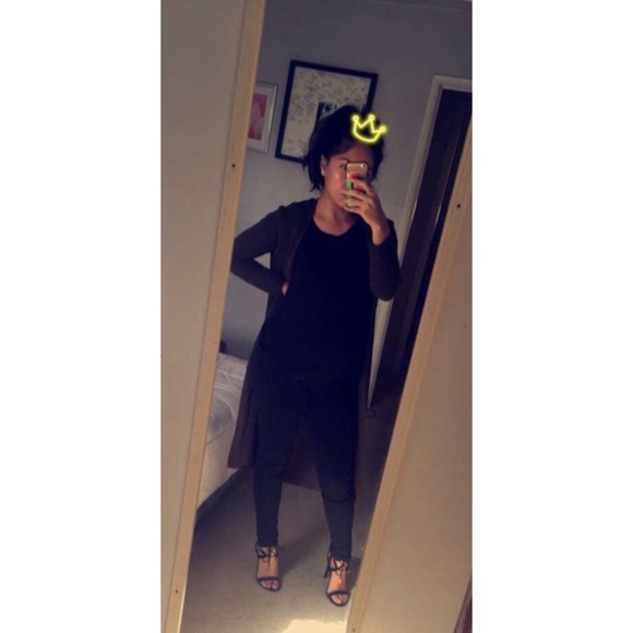 ๐Meet your Posher, Jennifer๐ - Picture 2 of 3